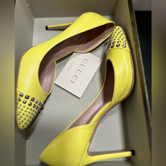 Gucci Mimosa Flower Pumps - Picture 1 of 5